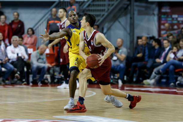 强度对抗中 强度对抗中